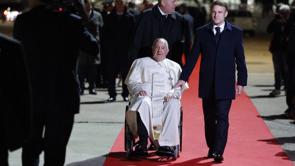 Pope Francis calls for unity and “dynamic” secularism on his first visit to Corsica