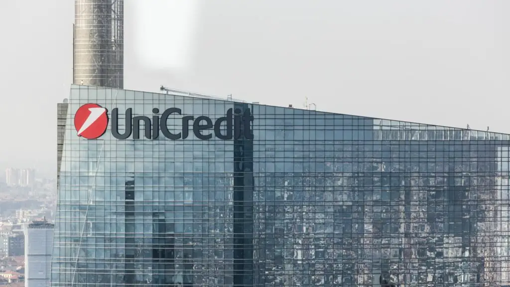 UniCredit increases stake in Commerzbank to 28% through derivatives