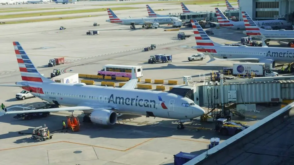 American Airlines is suspending flights nationwide due to technical problems