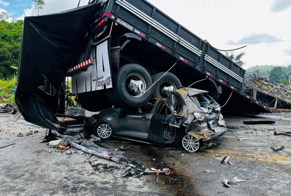 At least 32 people killed in bus and truck collision in Brazil | Traffic news