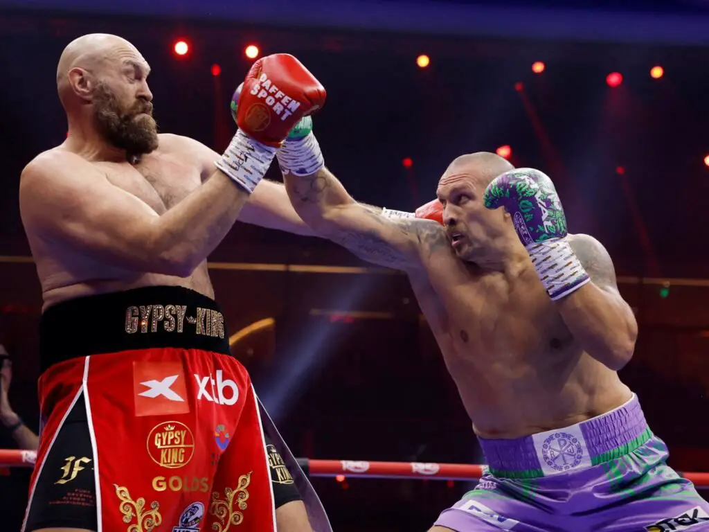 Usyk defeats Fury in unanimous decision to retain heavyweight title | Boxing News