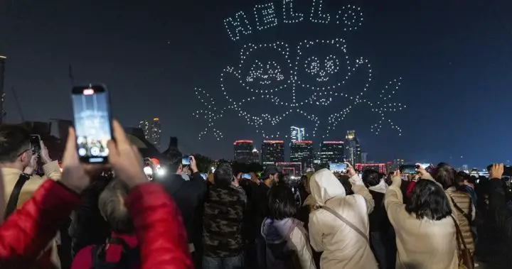 IN PHOTOS: Hundreds gather for Hong Kong’s first pyrotechnics drone show – National