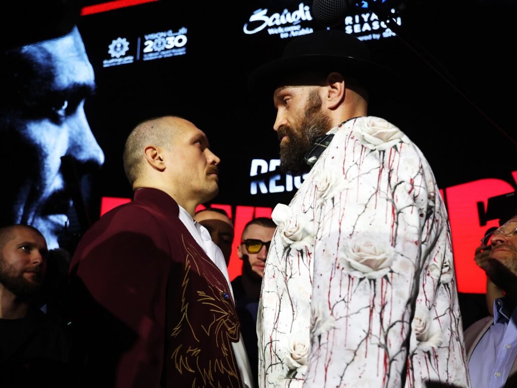 Fury vs. Usyk 2: Boxing title fight pair dragged out of 11-minute duel | Boxing News