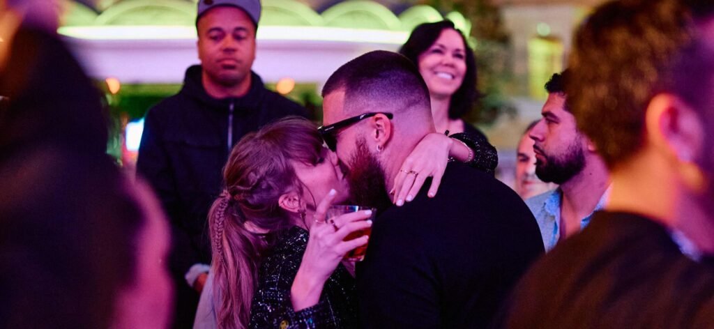 Taylor Swift was “blown away” by the surprise party hosted by Travis Kelce.