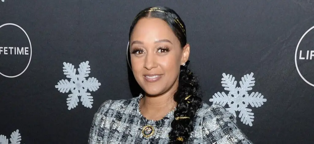 Tia Mowry says co-parenting on vacation can feel “lonely.”