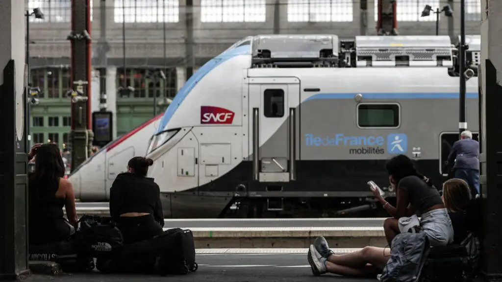 A train driver’s suicide causes delays to Christmas journeys across France