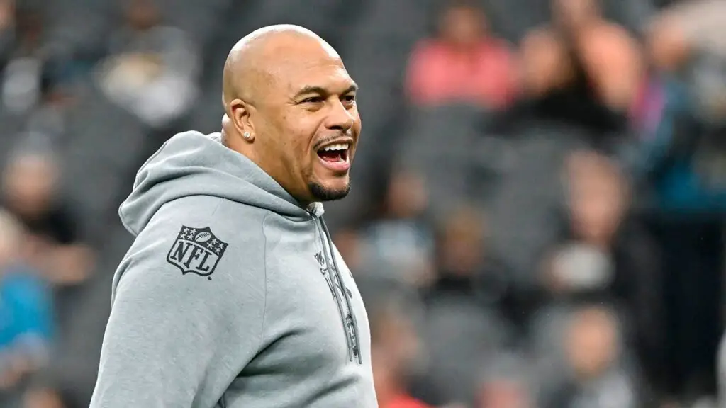 Raiders’ Antonio Pierce slams critics who wanted the team to lose to the Jaguars to improve draft position