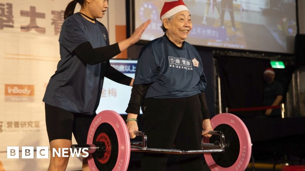 90-year-old with Parkinson’s takes part in weightlifting competition