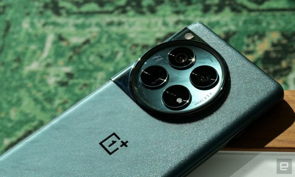 The OnePlus 13 can easily handle high-pressure water jets