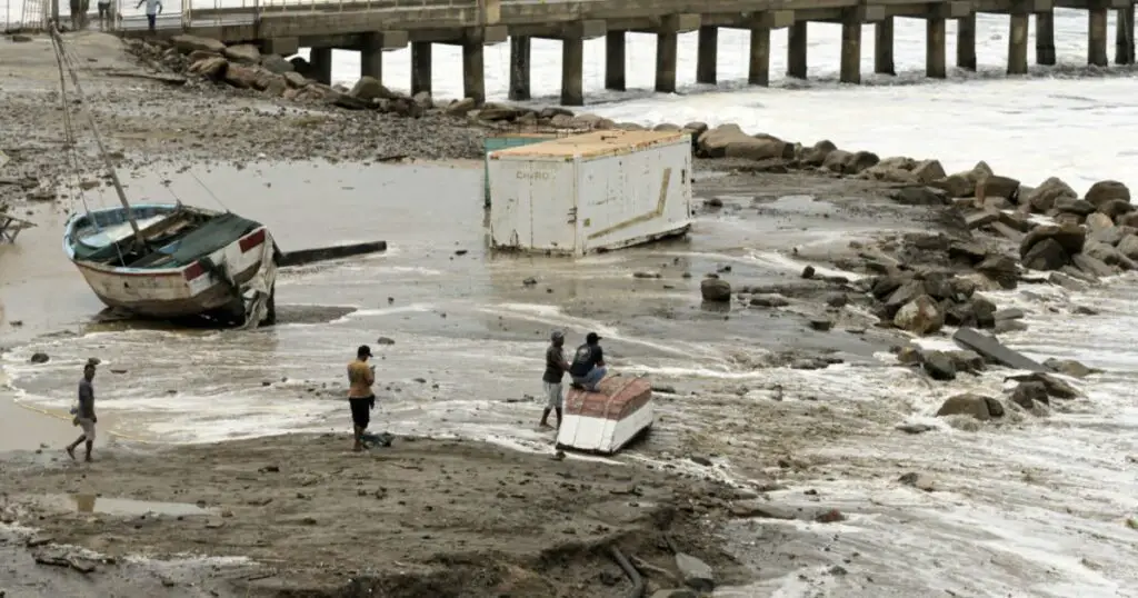 Huge waves kill at least one person in Ecuador and close ports in Peru