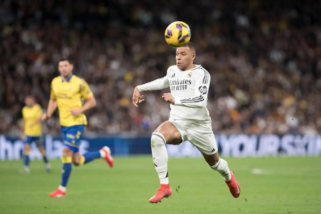 Real Madrid coach Ancelotti praises Kylian Mbappe as “the best center forward in the world”