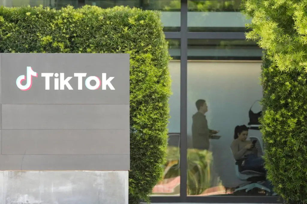 Trump is postponing the TikTok ban by executive order for at least 75 days