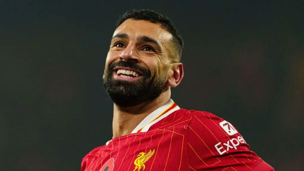 Spence supports himself to stop the impressive Salah in the semi -finals in the League Cup