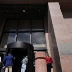 Federal workers return to the office when Elon Musk warns that those who are not transferred to administrative leave