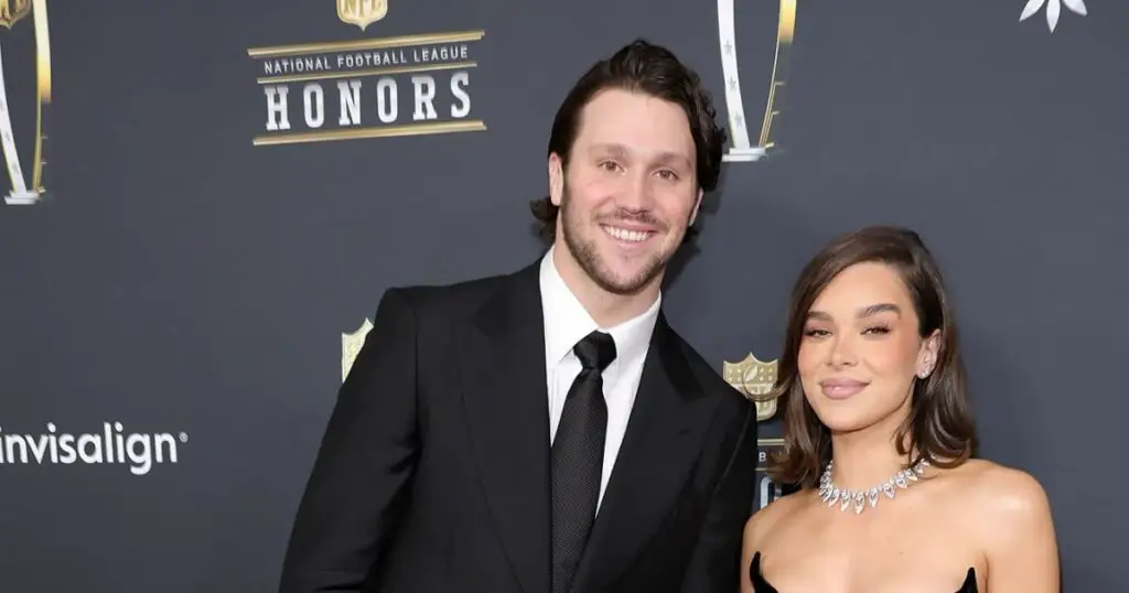 Josh Allen kisses, praises Hailee Steinfeld after winning NFL
