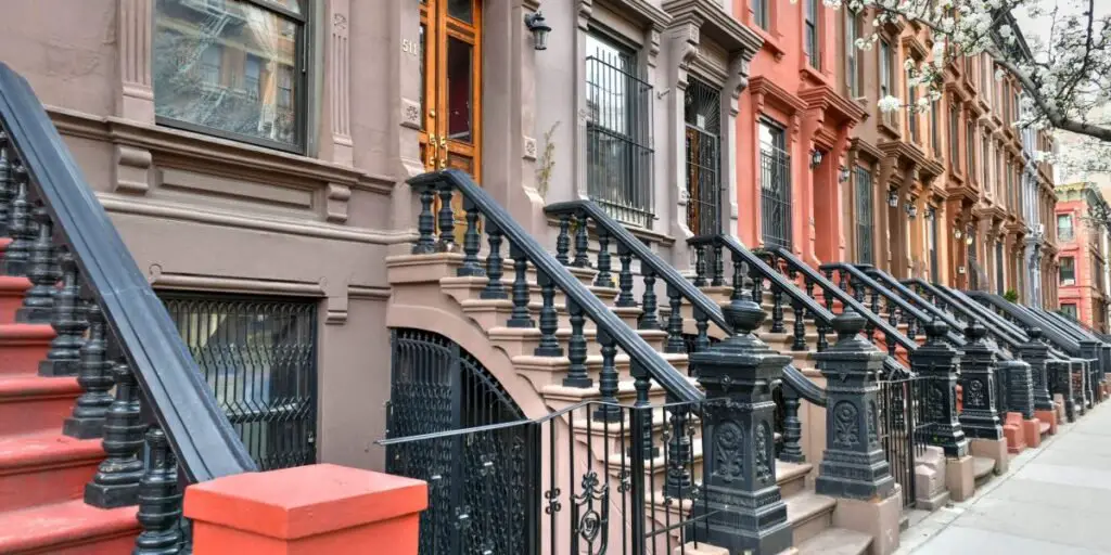 The Manhattan inventory drops by 17% according to the report