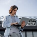 Z is “task masking” to look as busy in the office as possible. Experts warn that they are self -sampered