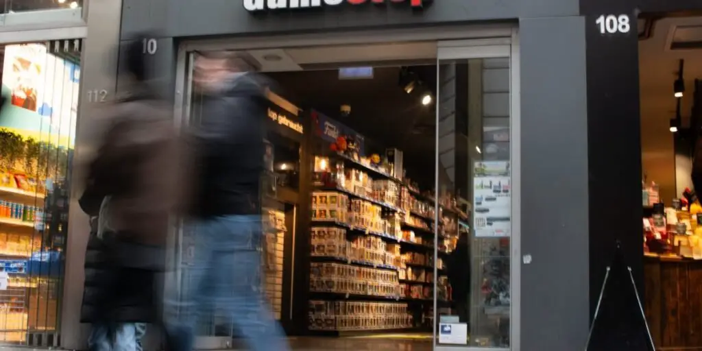 Gamestop sells its Canadian and French operations: “Wokesess and dei without additional costs”.