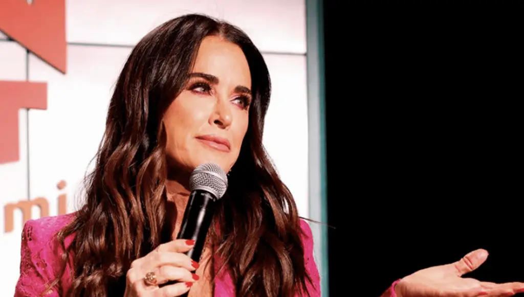 Kyle Richards Slams ‘Rhobh’ occupied because she makes her look bad with PK over texts!