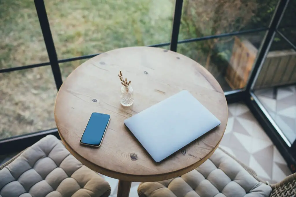 How and where can you buy renovated technology online