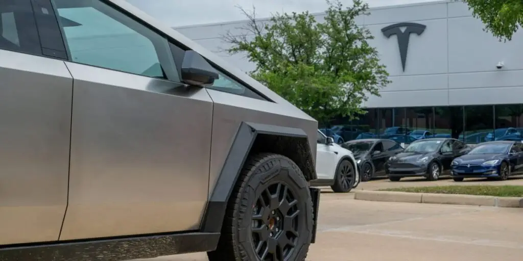 Elon Musks Tesla hopes to regain customers by offering free fees if they buy a cyber truck of $ 100,000
