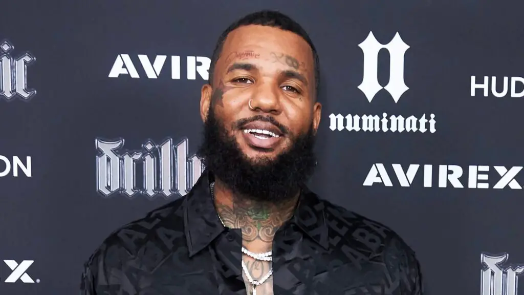 The game pronounces reactions with a caption in the photo of infant son
