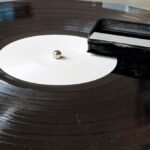 How to clean Vinylauf drawings (2025): vacuum, solution, wipes