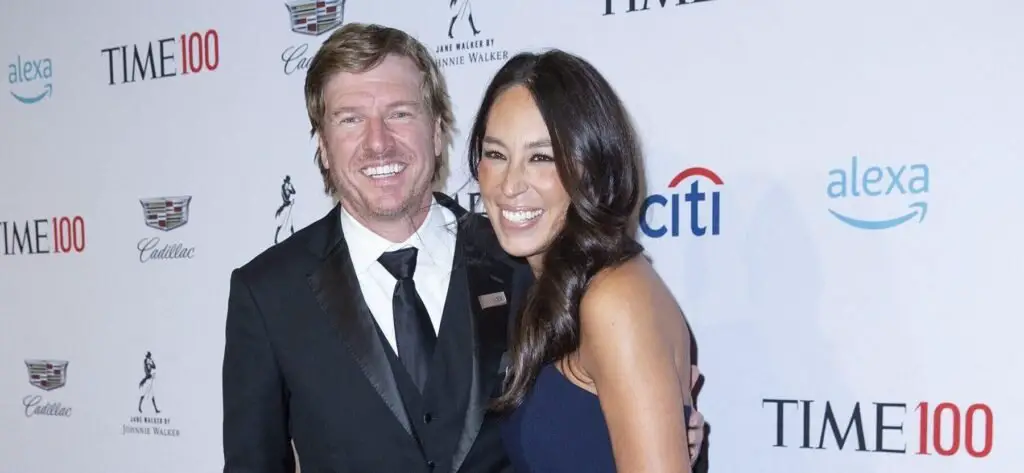 Joanna with Chip Gaines’ roller coaster ride shares funny Disney photos