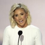 Savannah Chrisley Slams fans because she “hurt” sister Chloe