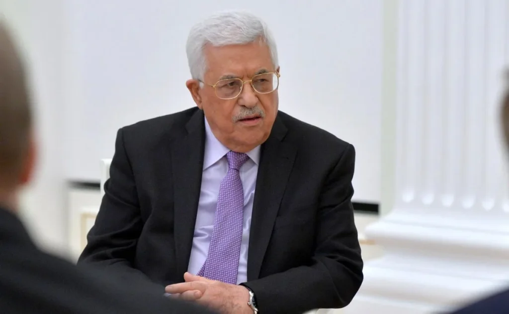 Mahmoud Abbas begins the first visit to Syria since Assad