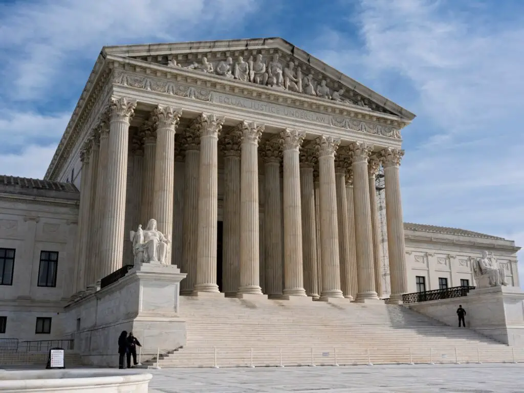Us Top Court allows Trump admin to revoke the protection status for Venezuelans | Migration messages
