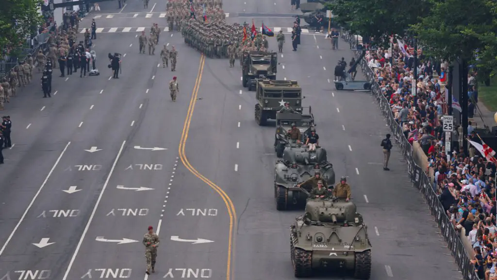 Trump organizes the military parade as a nationwide protests by ‘No Kings’ that denounced it | Donald Trump