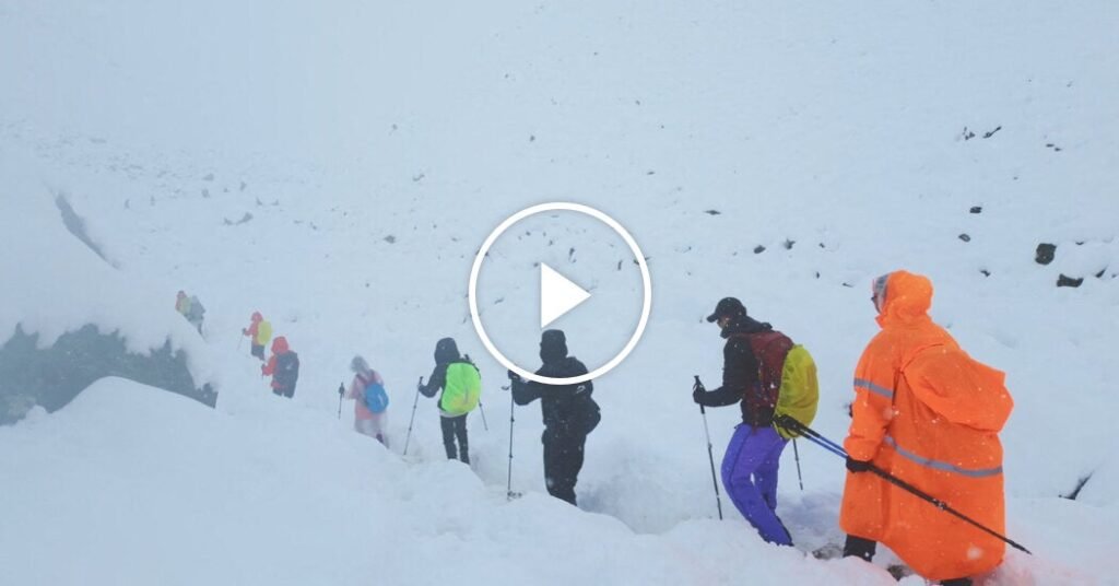 Hikers stranded on Mount Everest