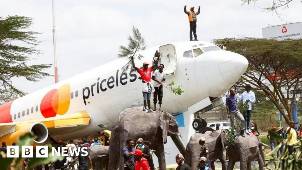 Kenya’s airport is closed as huge crowds gather to receive the former prime minister’s body