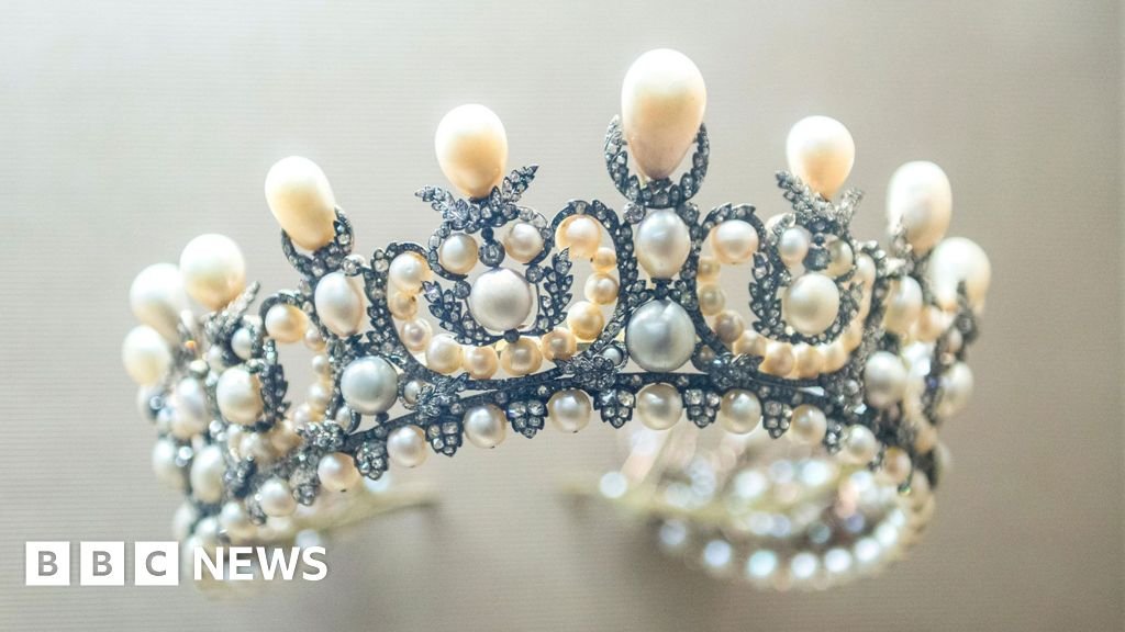 Everything we know about the Louvre jewel heist