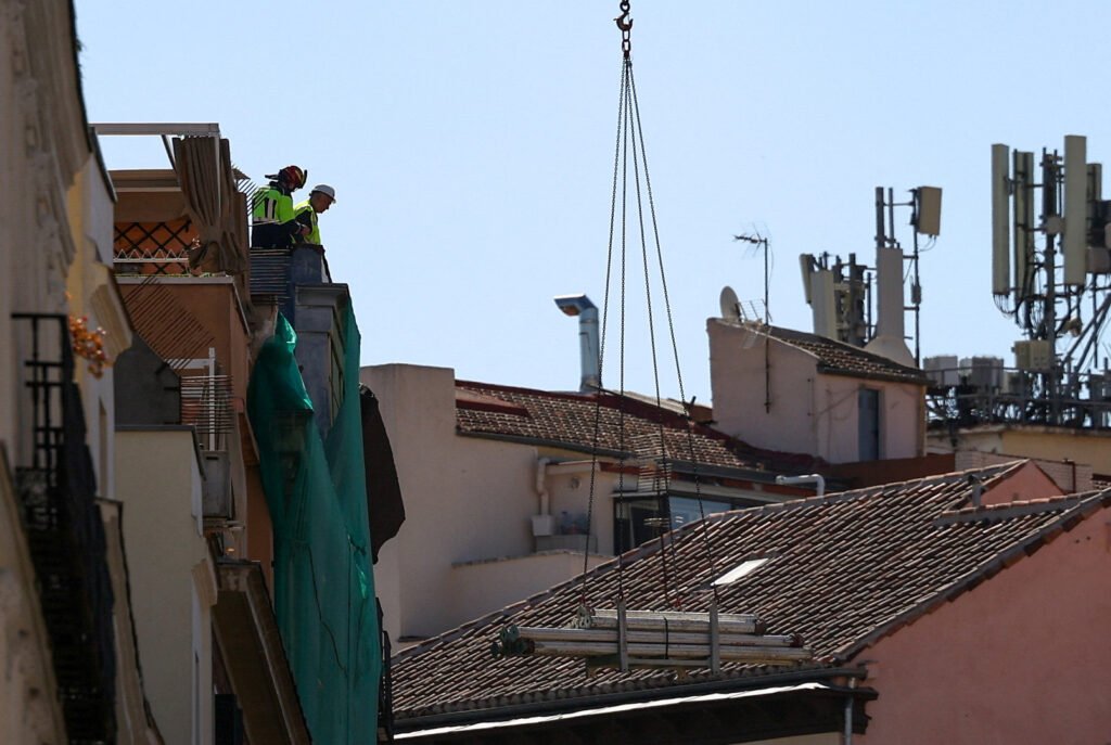 Four people die in deadly building collapse in Madrid | Infrastructure