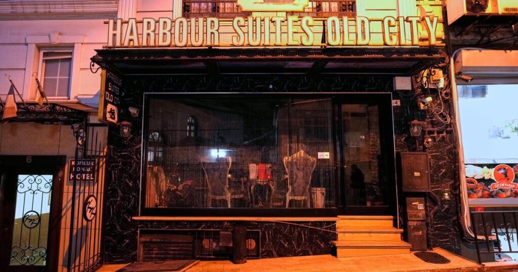 A family of four tourists who died in Istanbul were likely poisoned by pesticides at the hotel, a report says