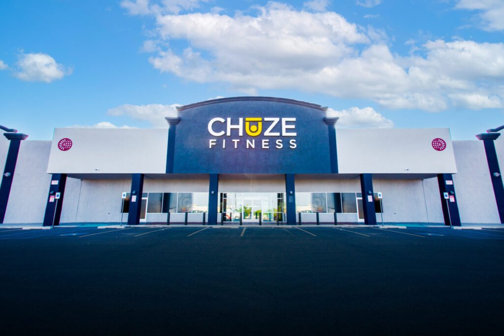 Chuze Fitness opens its fourth gym in Albuquerque, strengthening its regional growth strategy.